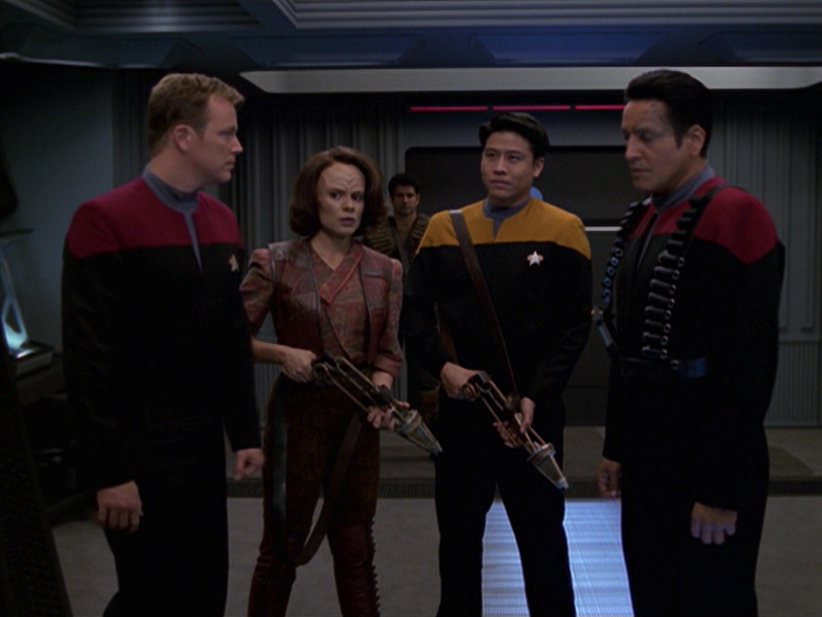extant_StarTrek_VOY_7x11-Shattered_3305.jpg