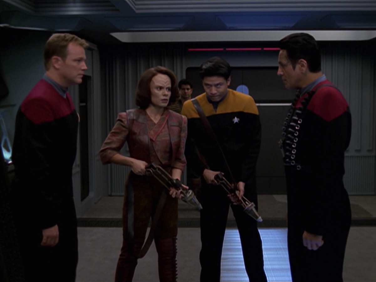 extant_StarTrek_VOY_7x11-Shattered_3306.jpg