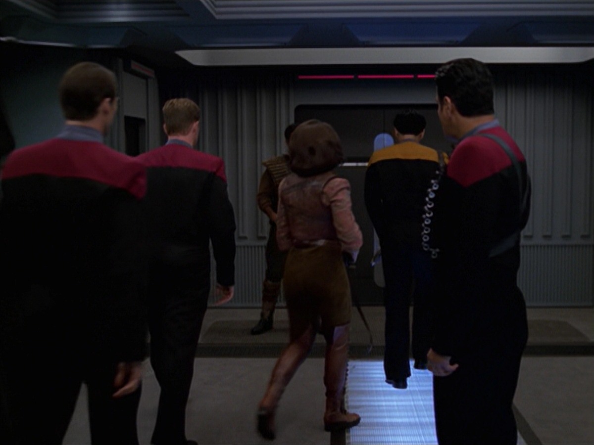 extant_StarTrek_VOY_7x11-Shattered_3309.jpg