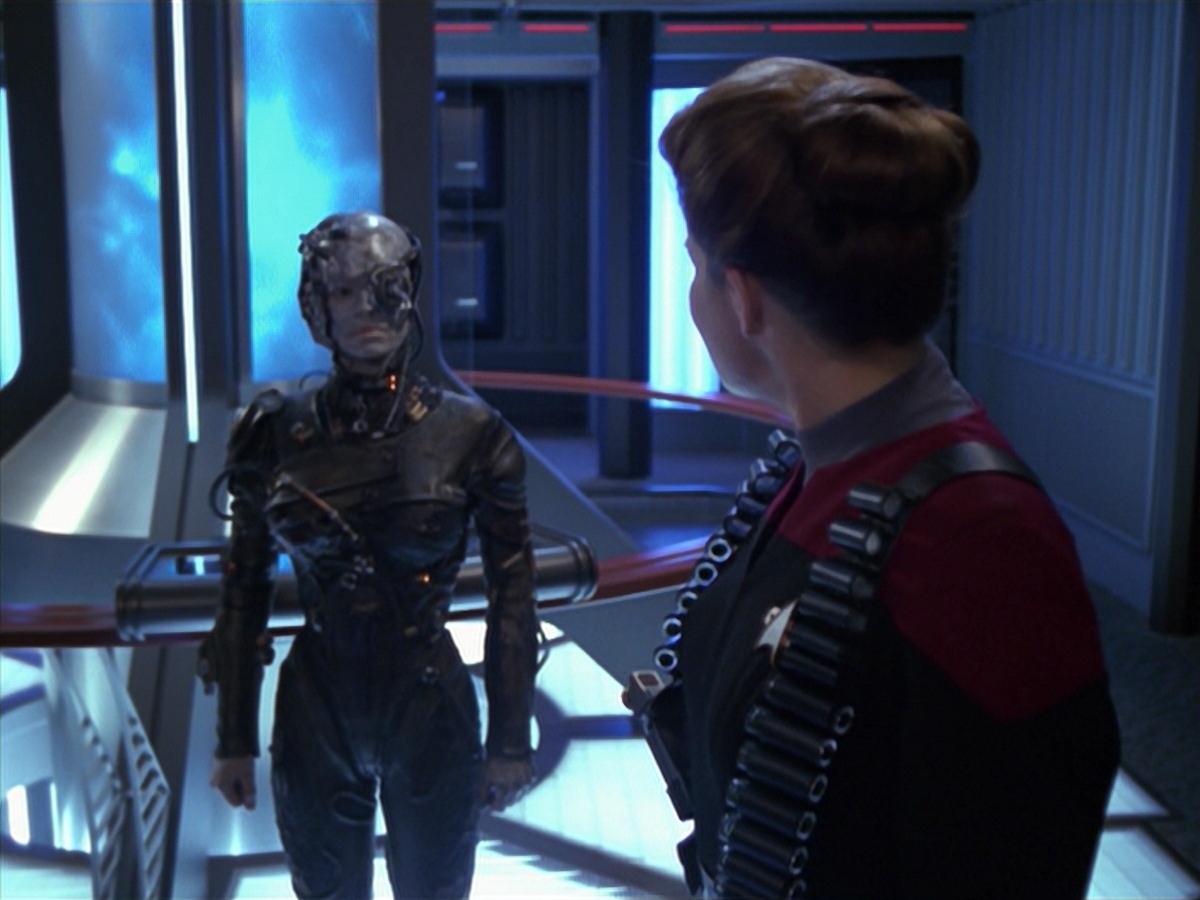 extant_StarTrek_VOY_7x11-Shattered_3311.jpg