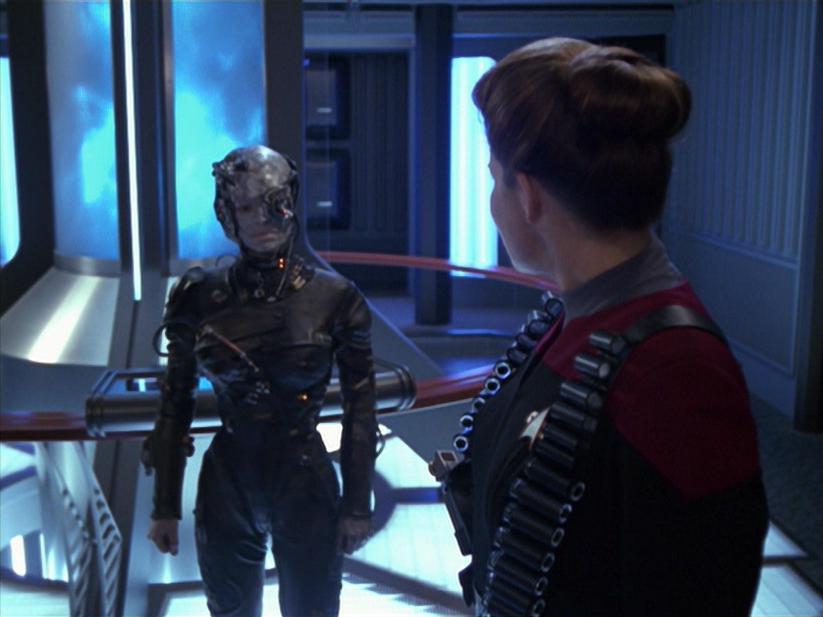 extant_StarTrek_VOY_7x11-Shattered_3312.jpg