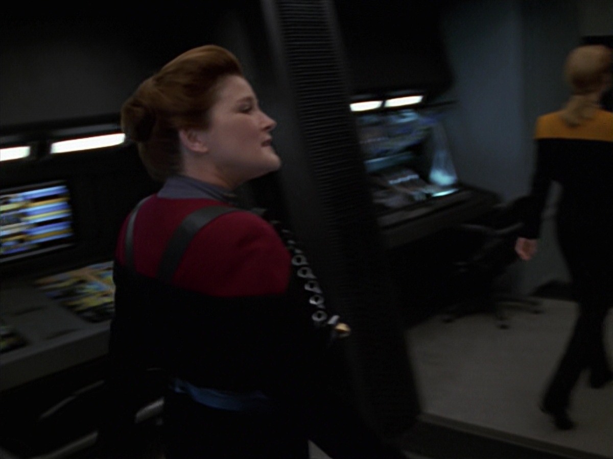 extant_StarTrek_VOY_7x11-Shattered_3319.jpg