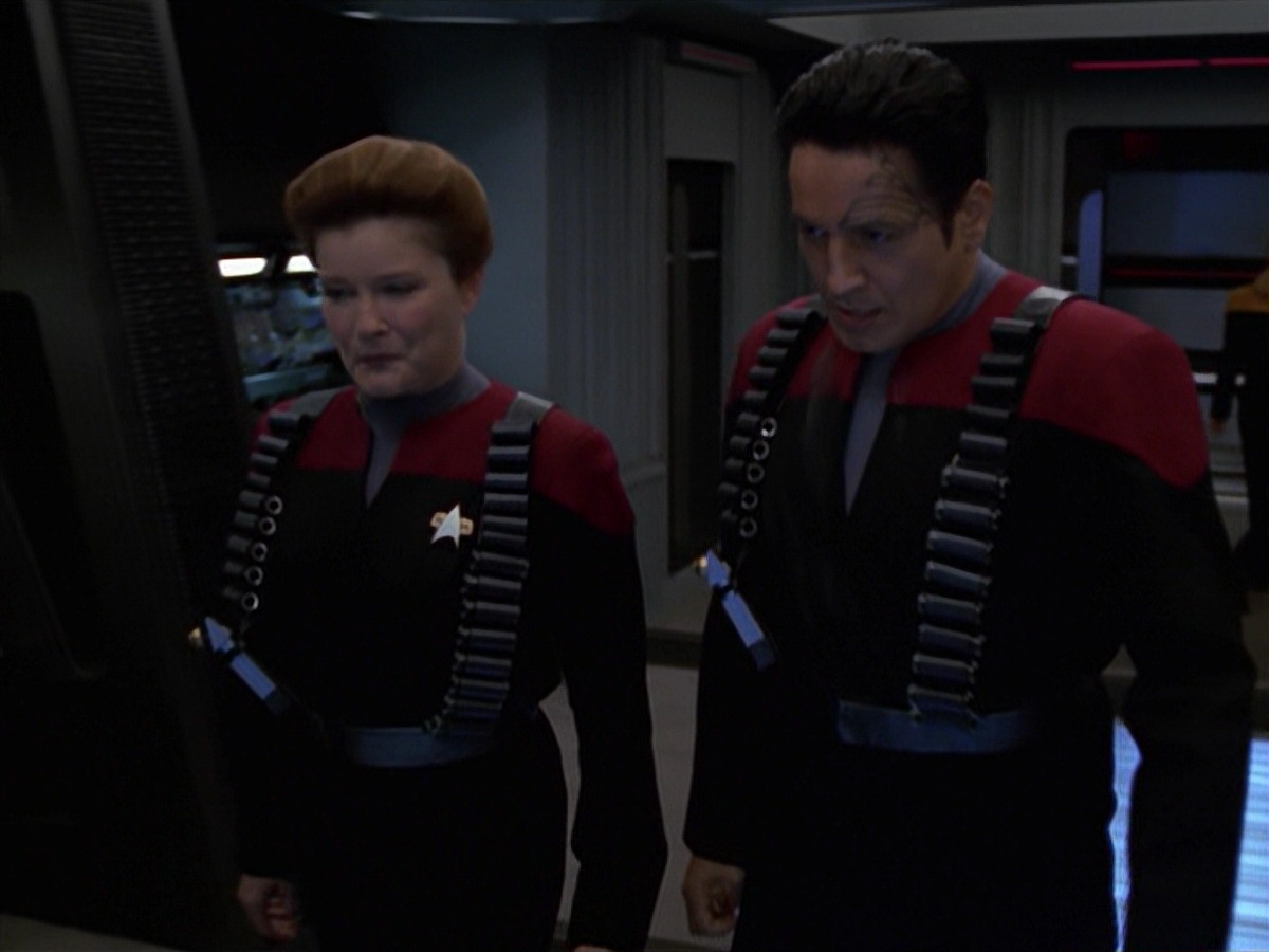 extant_StarTrek_VOY_7x11-Shattered_3324.jpg