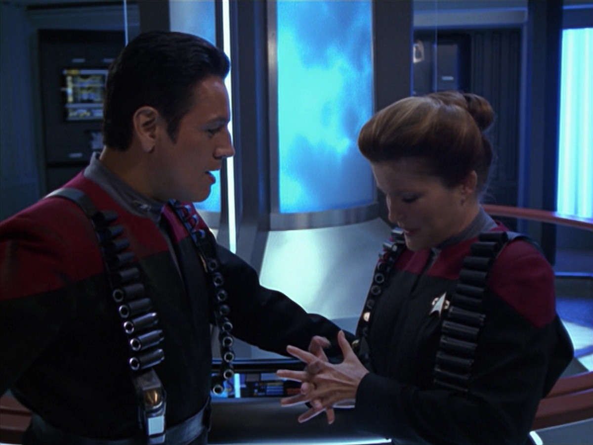 extant_StarTrek_VOY_7x11-Shattered_3340.jpg