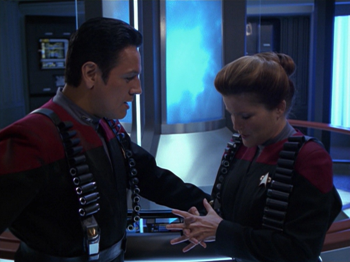 extant_StarTrek_VOY_7x11-Shattered_3341.jpg