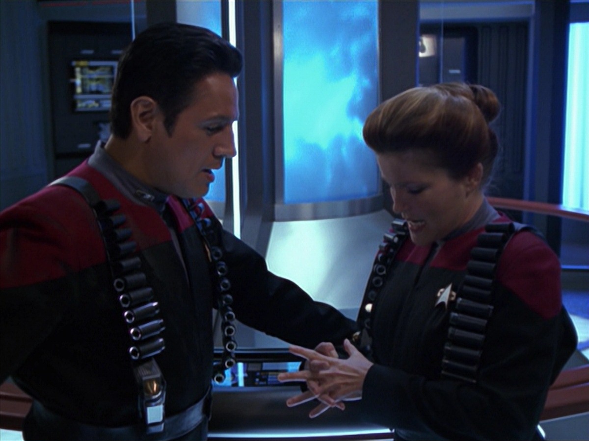 extant_StarTrek_VOY_7x11-Shattered_3343.jpg