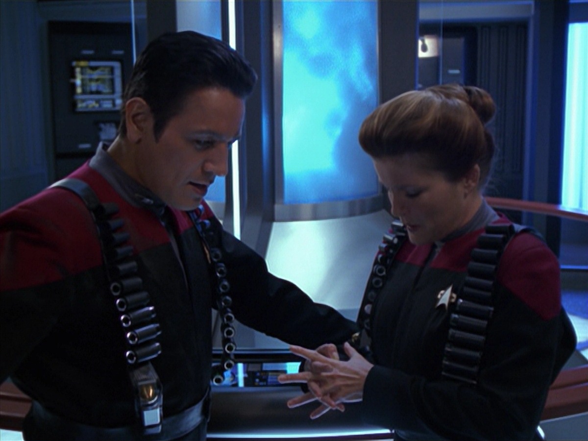 extant_StarTrek_VOY_7x11-Shattered_3344.jpg