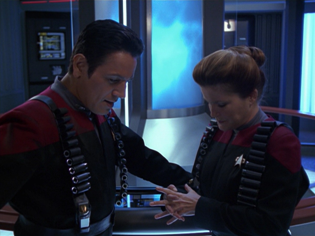 extant_StarTrek_VOY_7x11-Shattered_3345.jpg
