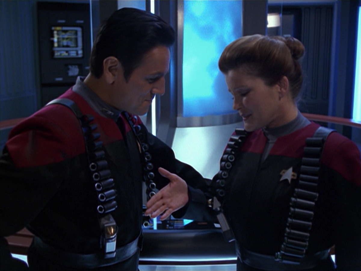 extant_StarTrek_VOY_7x11-Shattered_3369.jpg
