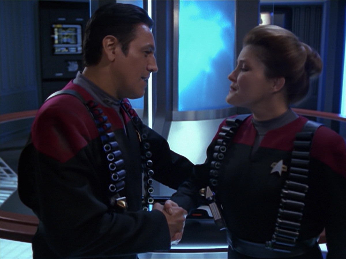 extant_StarTrek_VOY_7x11-Shattered_3371.jpg
