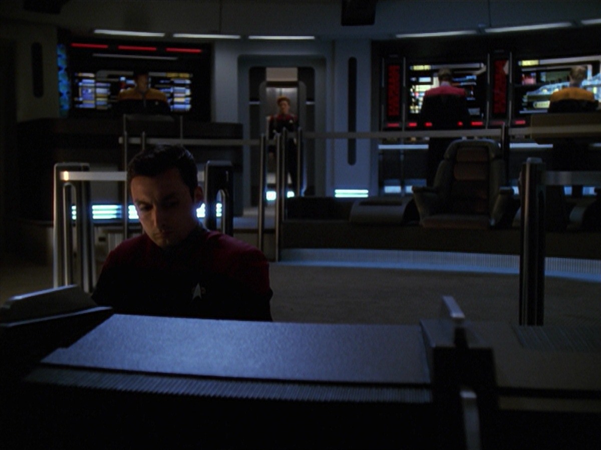 extant_StarTrek_VOY_7x11-Shattered_3376.jpg