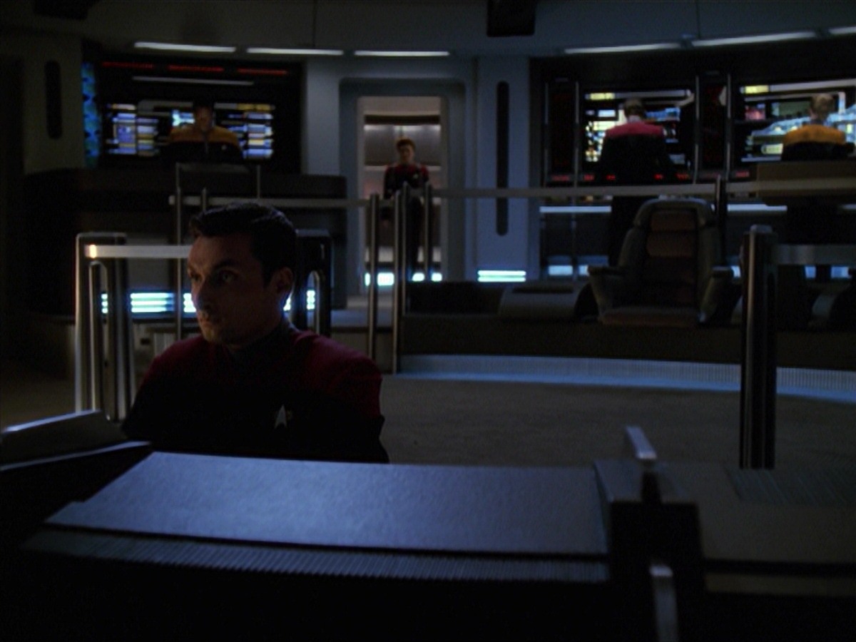 extant_StarTrek_VOY_7x11-Shattered_3377.jpg