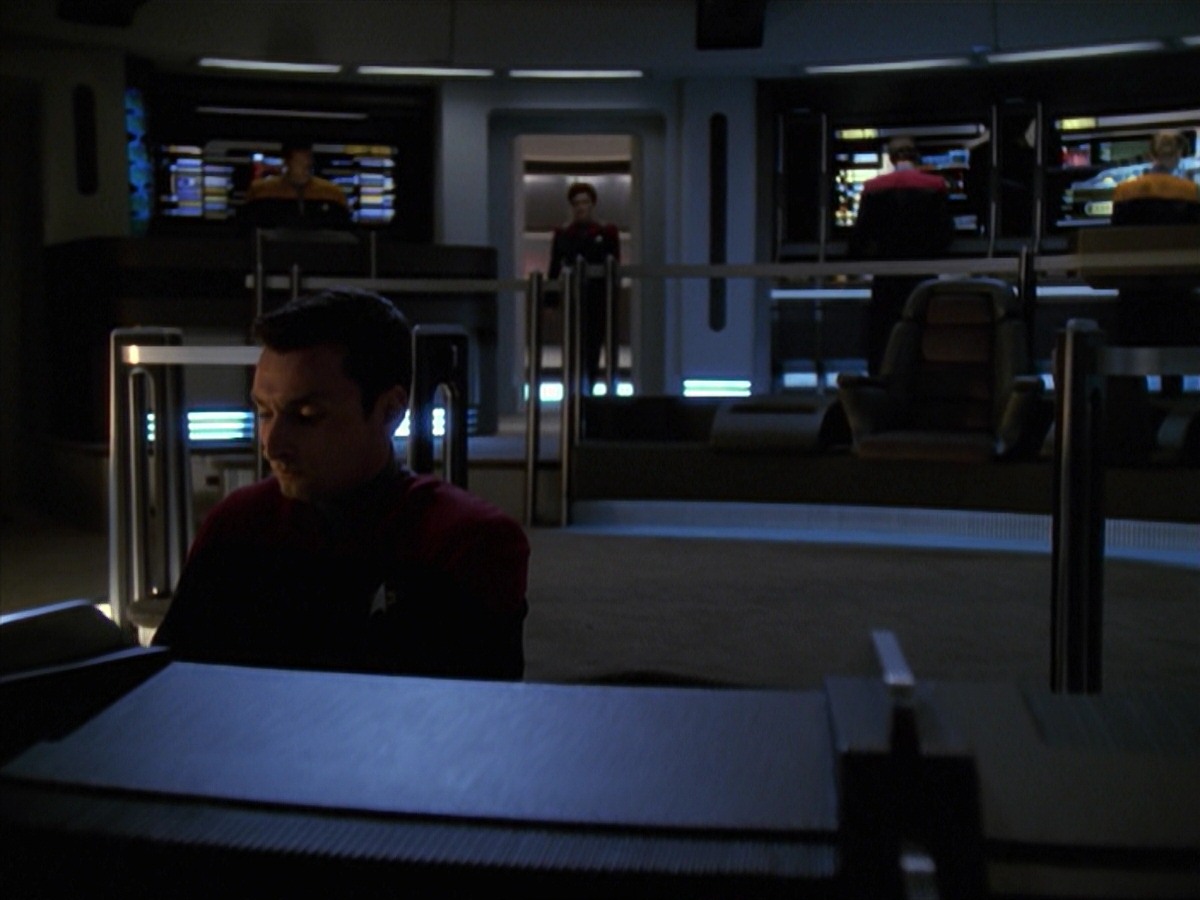 extant_StarTrek_VOY_7x11-Shattered_3378.jpg
