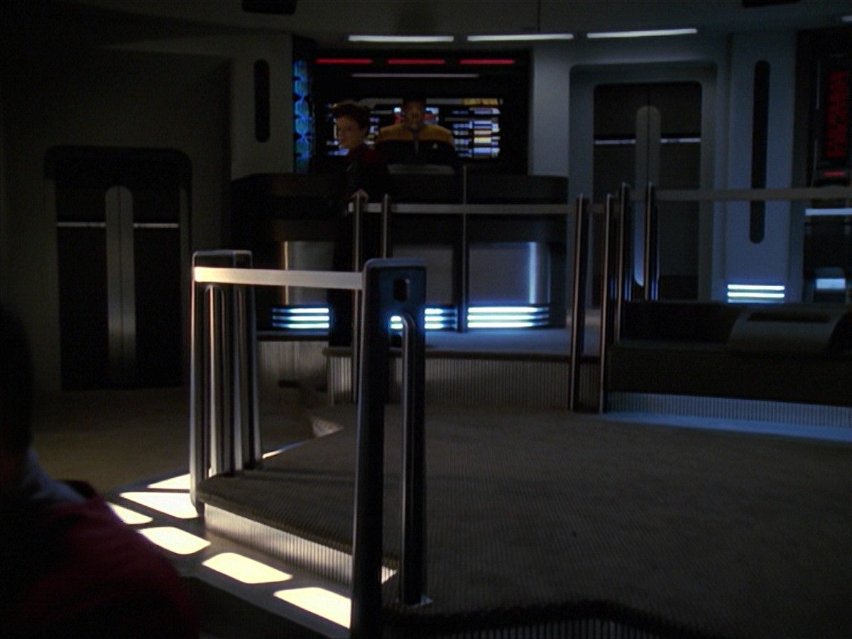 extant_StarTrek_VOY_7x11-Shattered_3384.jpg