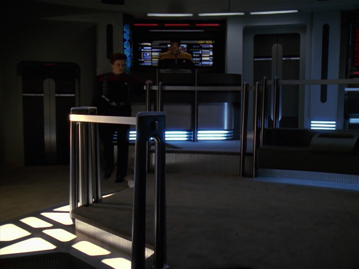 extant_StarTrek_VOY_7x11-Shattered_3385.jpg