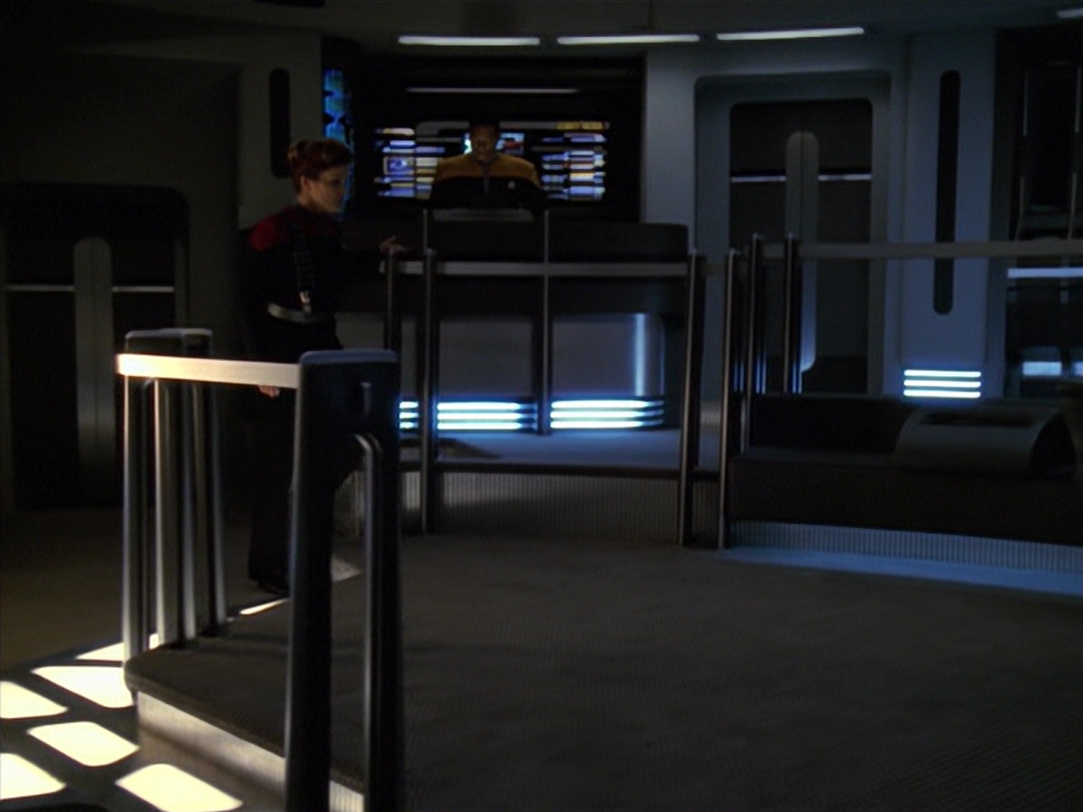 extant_StarTrek_VOY_7x11-Shattered_3386.jpg
