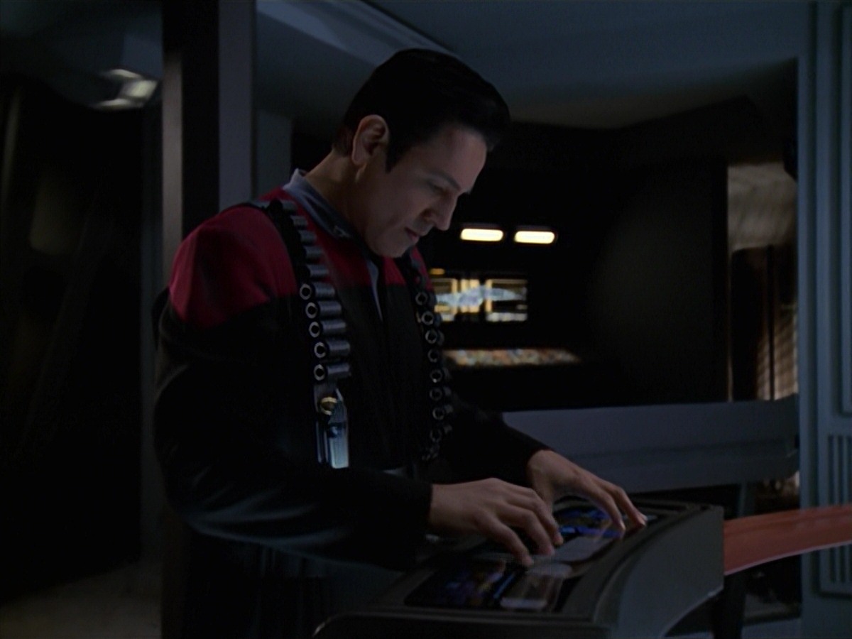 extant_StarTrek_VOY_7x11-Shattered_3408.jpg