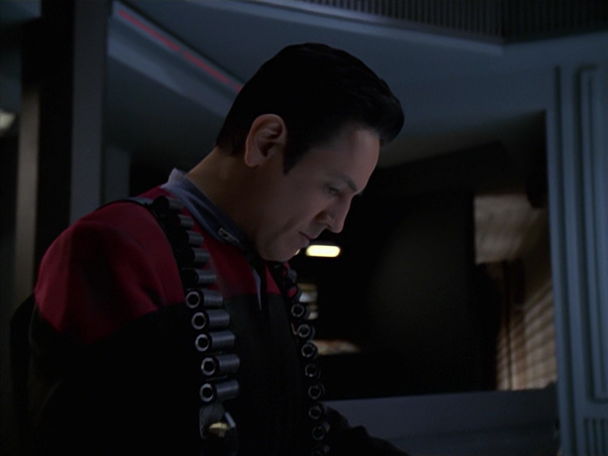 extant_StarTrek_VOY_7x11-Shattered_3410.jpg