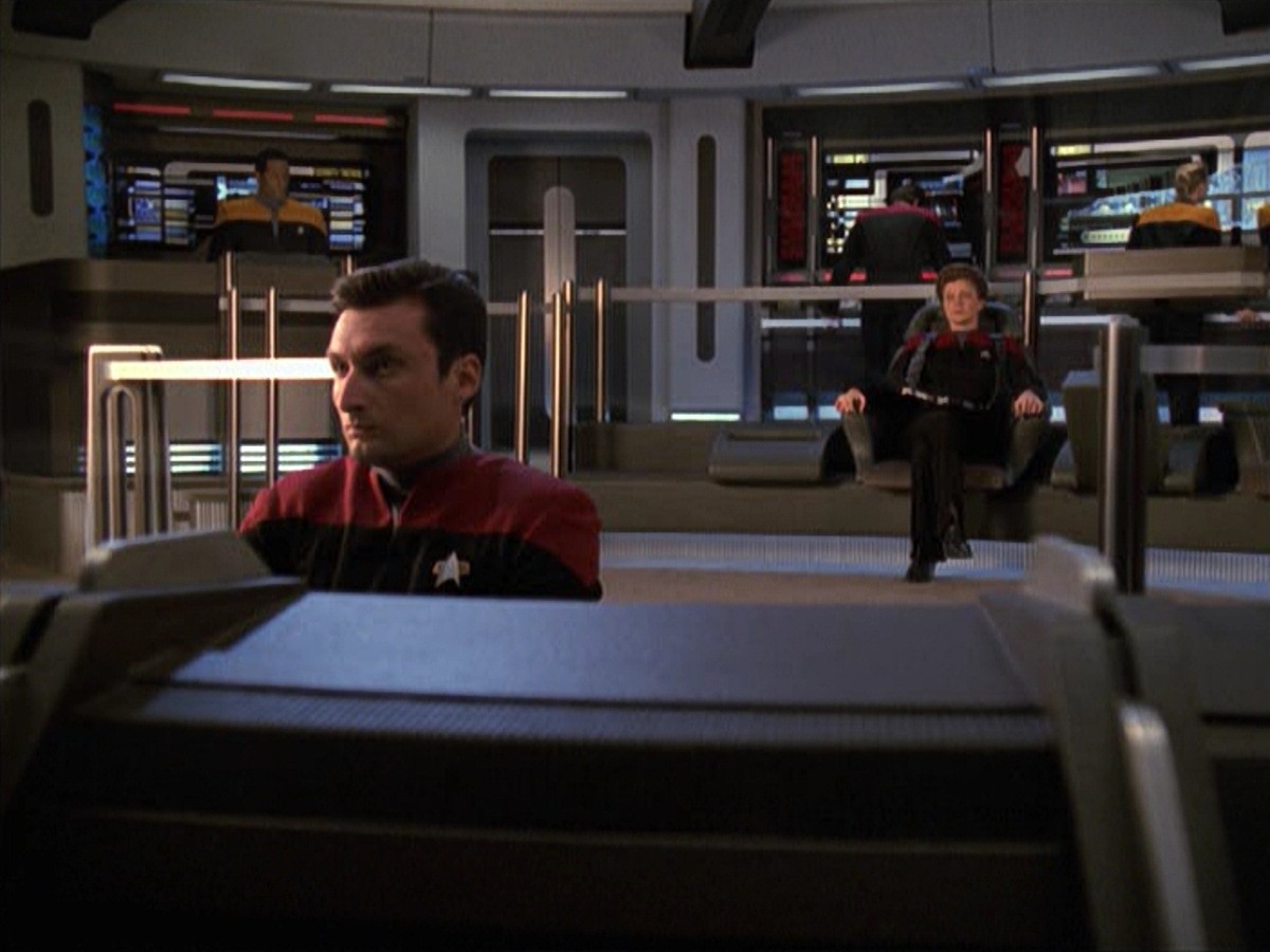 extant_StarTrek_VOY_7x11-Shattered_3413.jpg