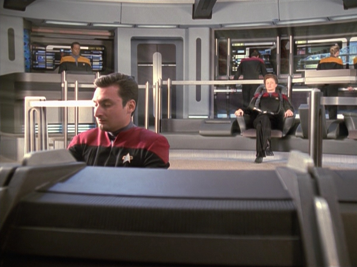 extant_StarTrek_VOY_7x11-Shattered_3414.jpg