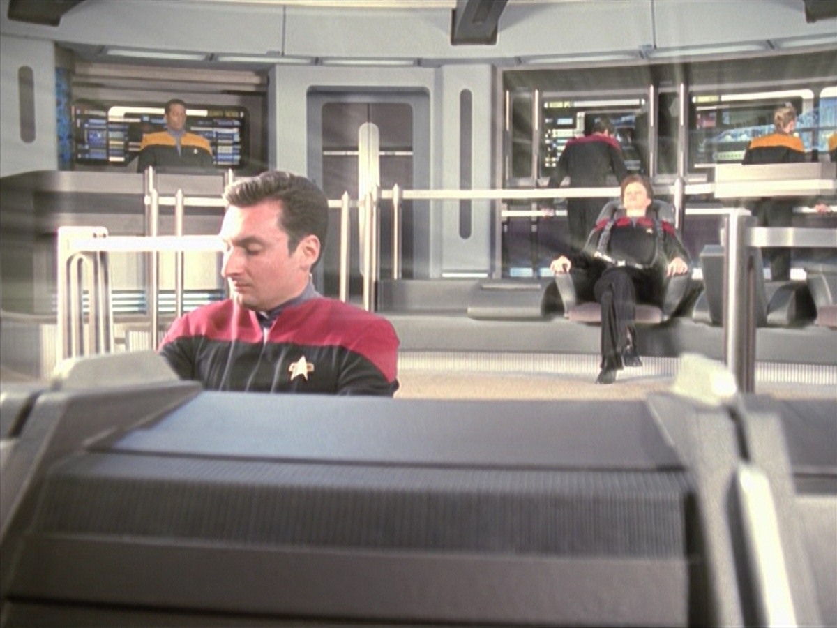 extant_StarTrek_VOY_7x11-Shattered_3415.jpg