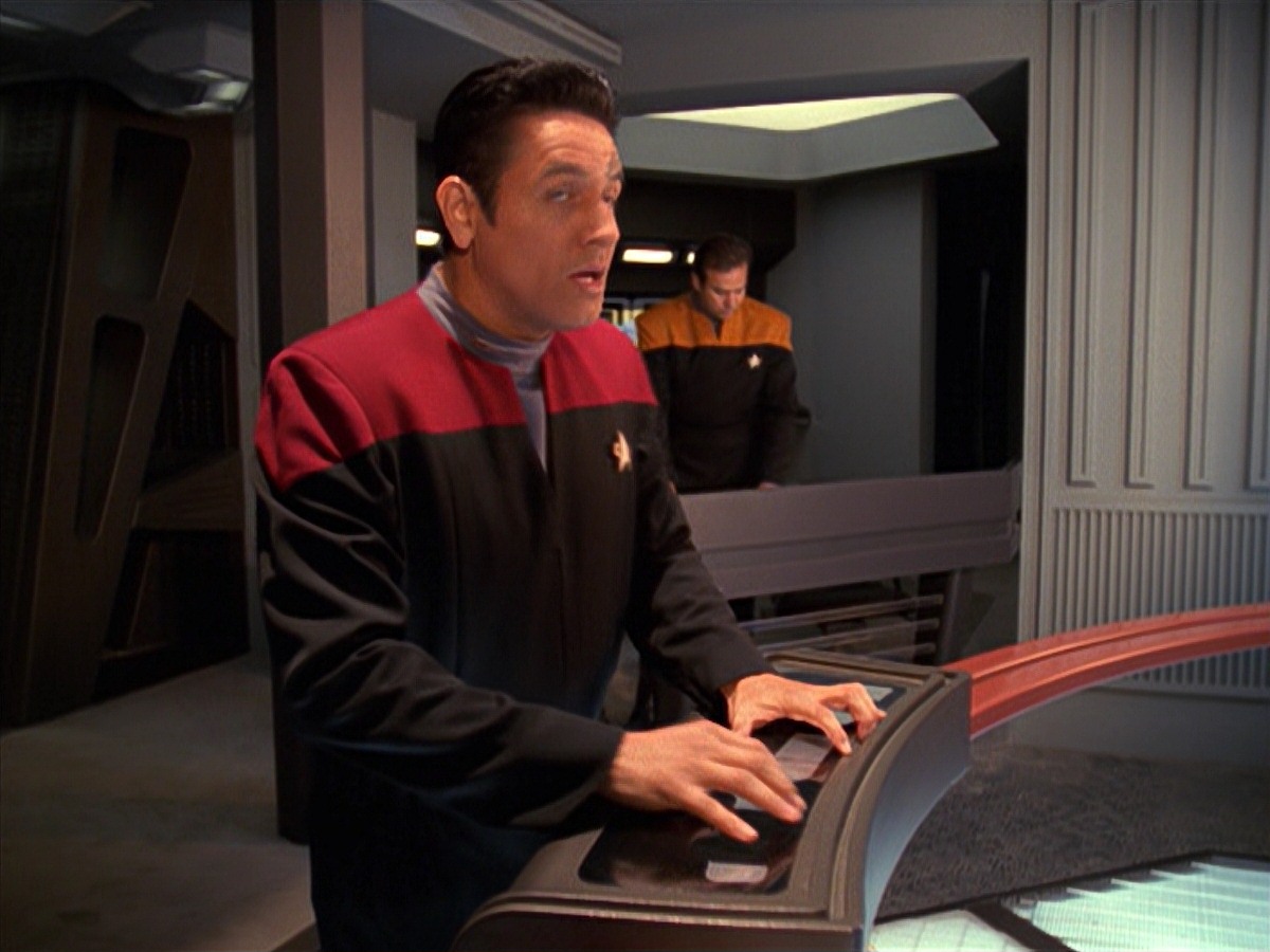 extant_StarTrek_VOY_7x11-Shattered_3422.jpg