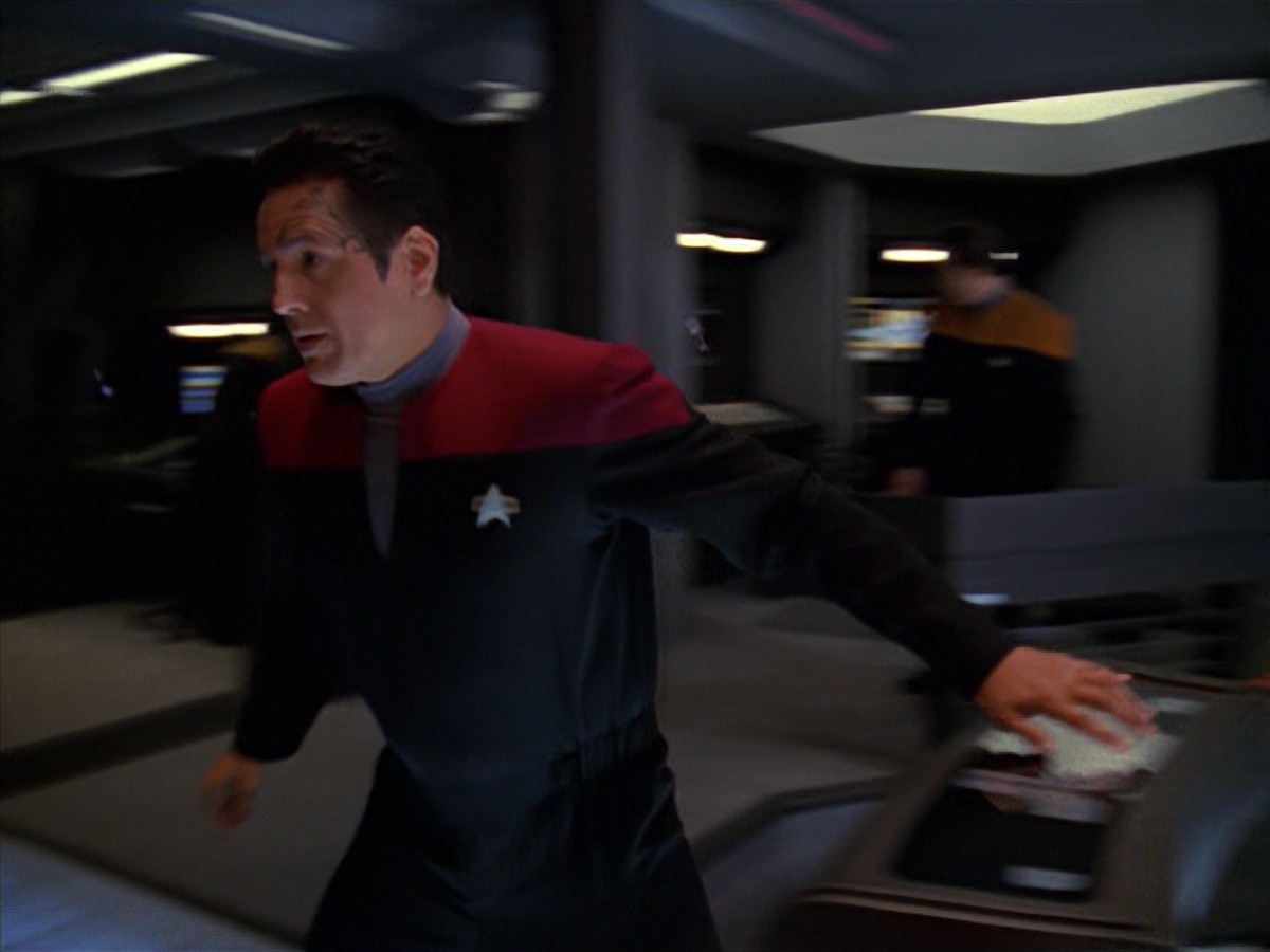 extant_StarTrek_VOY_7x11-Shattered_3423.jpg