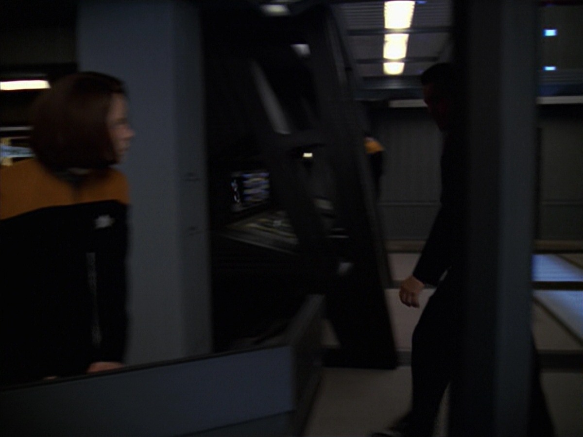 extant_StarTrek_VOY_7x11-Shattered_3425.jpg