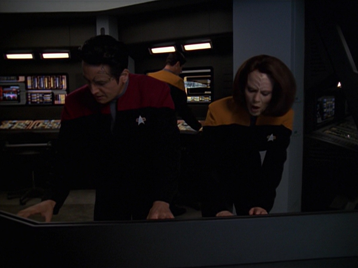 extant_StarTrek_VOY_7x11-Shattered_3430.jpg
