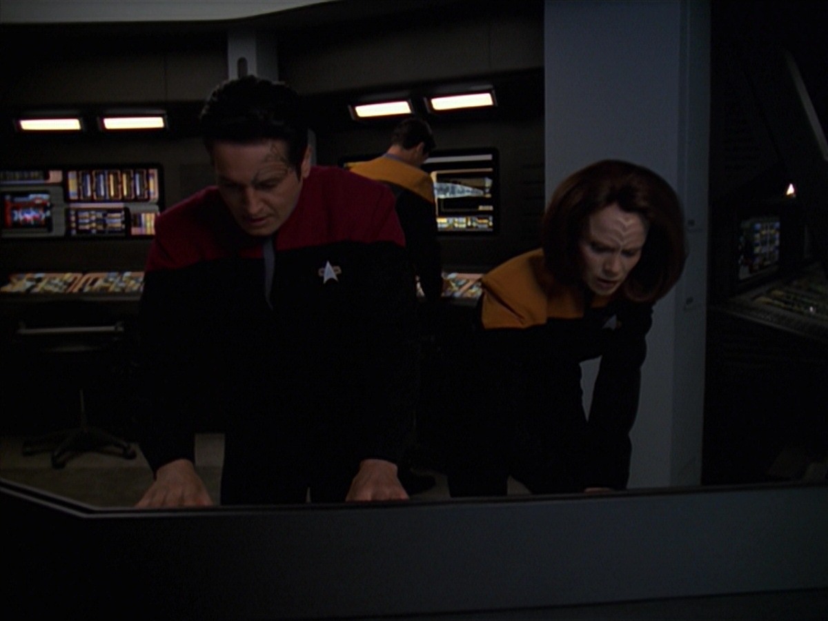 extant_StarTrek_VOY_7x11-Shattered_3431.jpg
