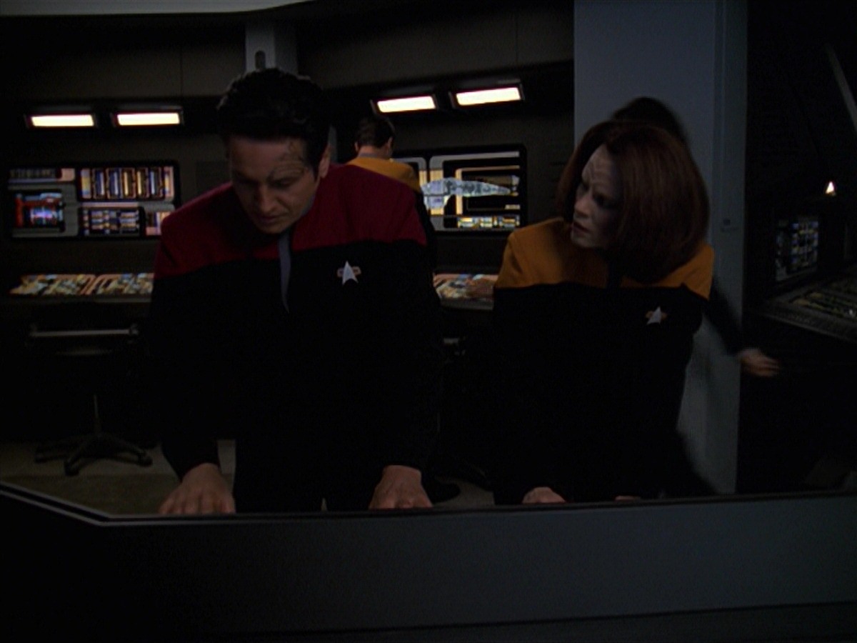 extant_StarTrek_VOY_7x11-Shattered_3435.jpg