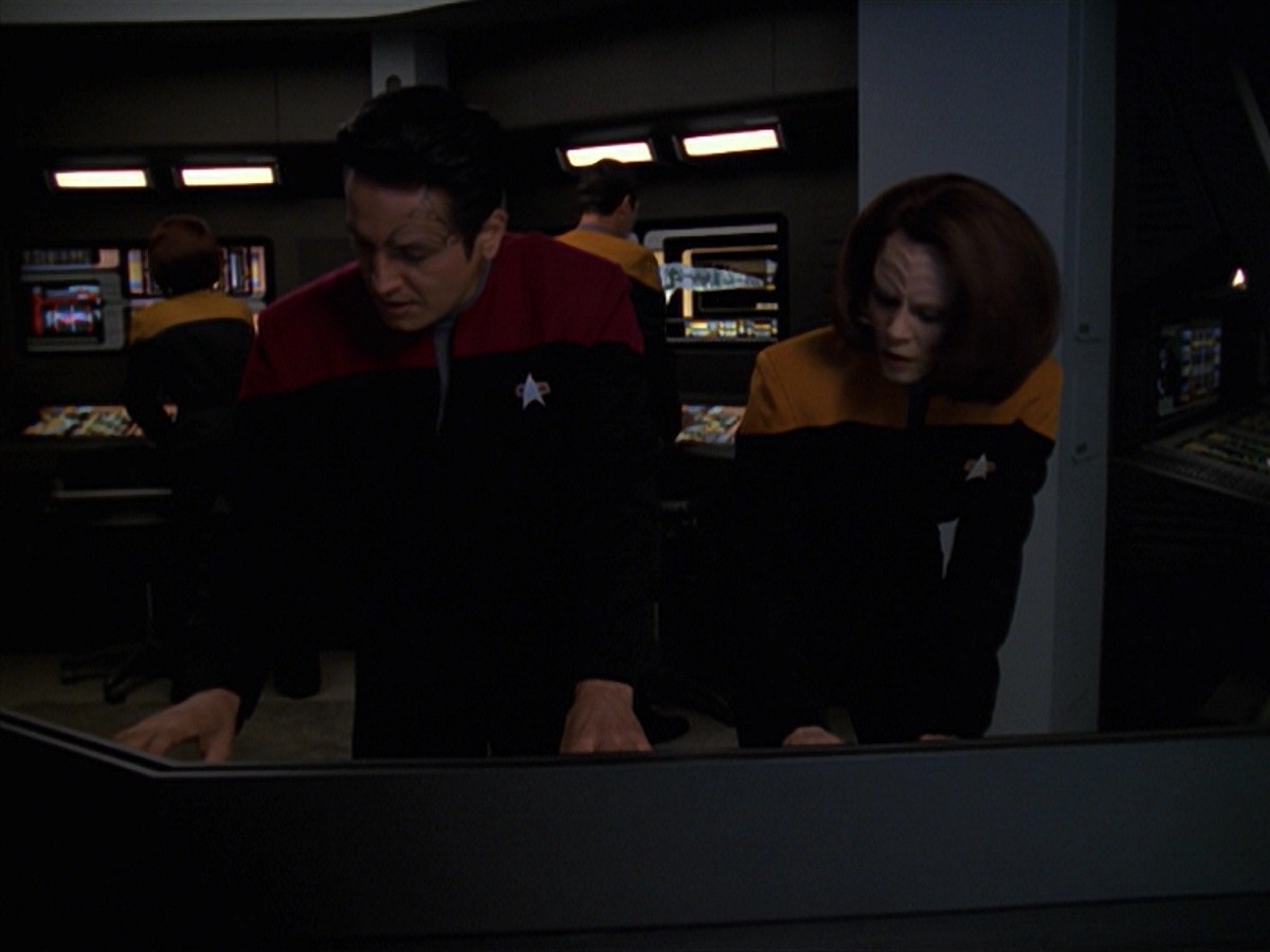 extant_StarTrek_VOY_7x11-Shattered_3438.jpg