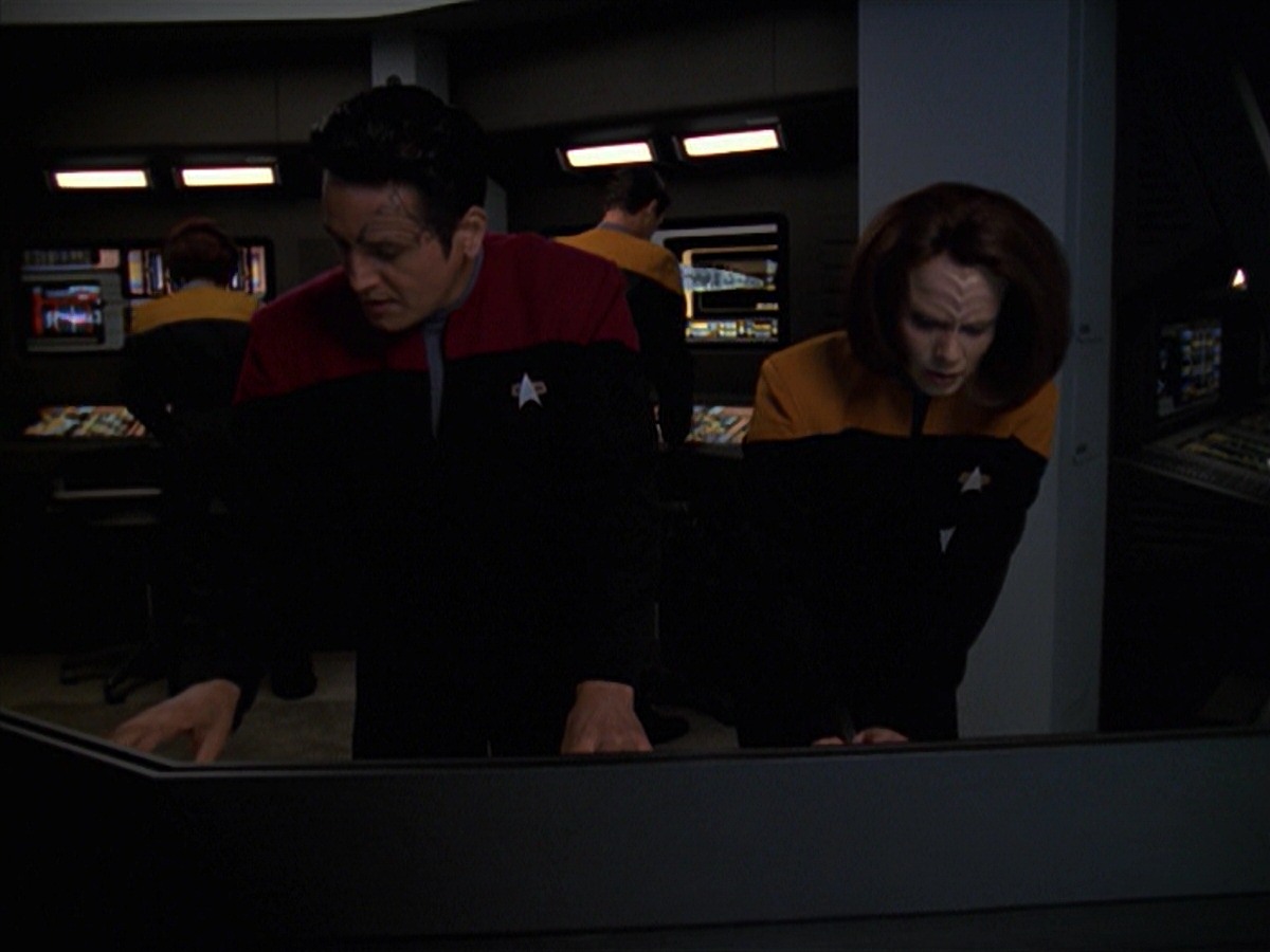 extant_StarTrek_VOY_7x11-Shattered_3439.jpg