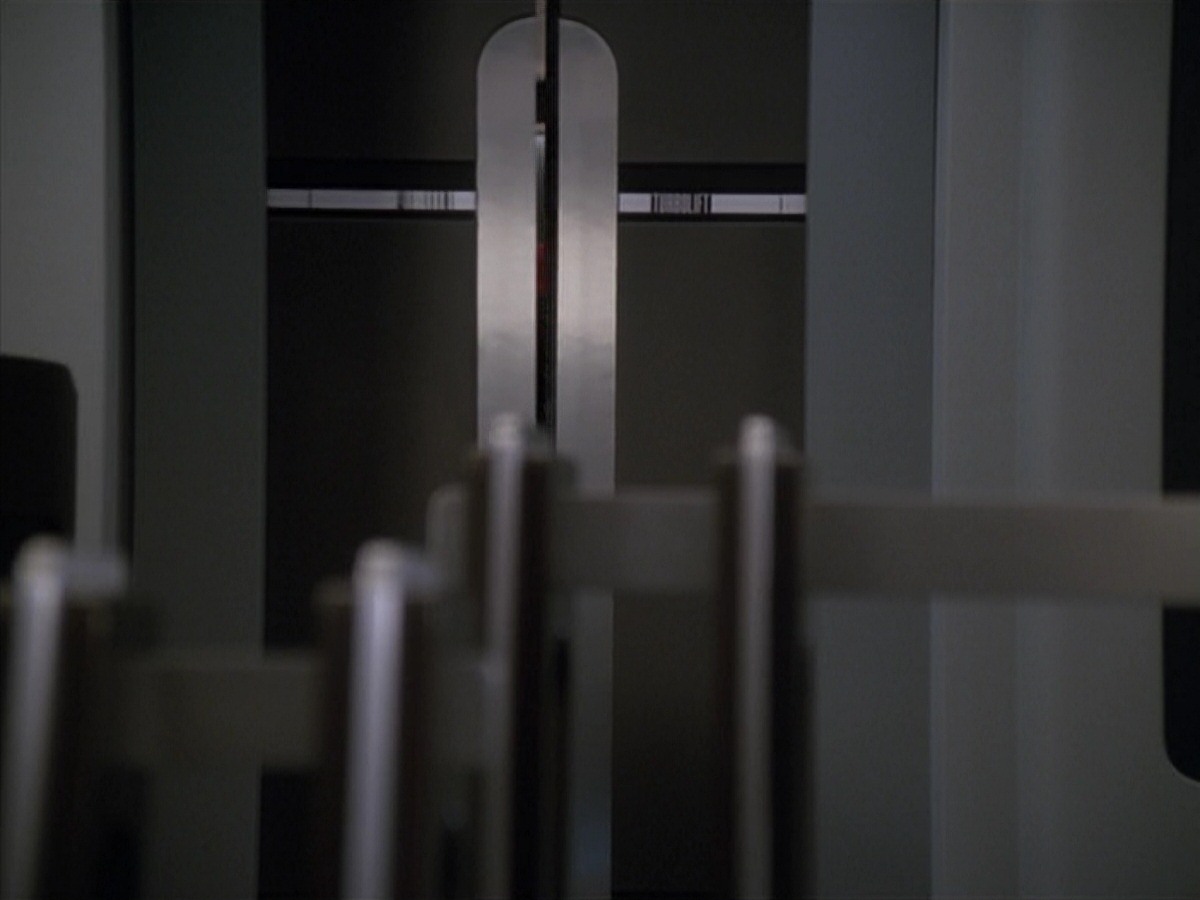 extant_StarTrek_VOY_7x11-Shattered_3489.jpg