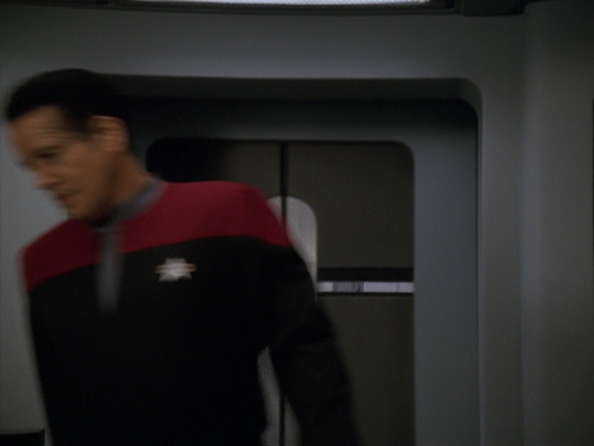 extant_StarTrek_VOY_7x11-Shattered_3493.jpg