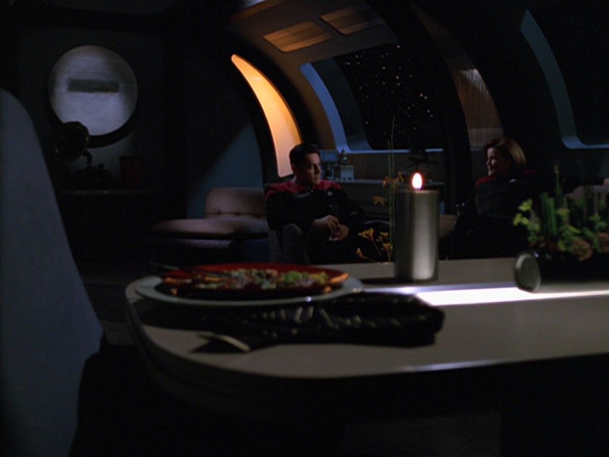 extant_StarTrek_VOY_7x11-Shattered_3531.jpg