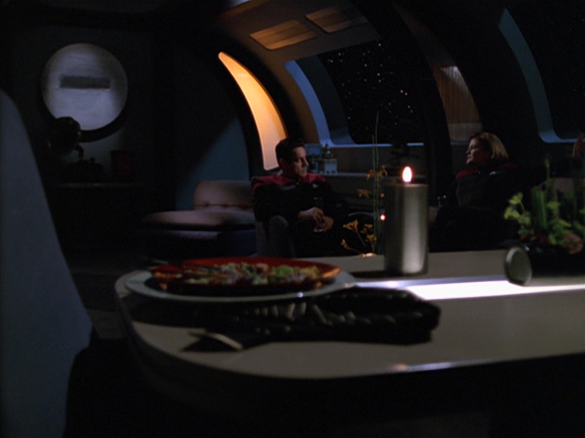 extant_StarTrek_VOY_7x11-Shattered_3532.jpg