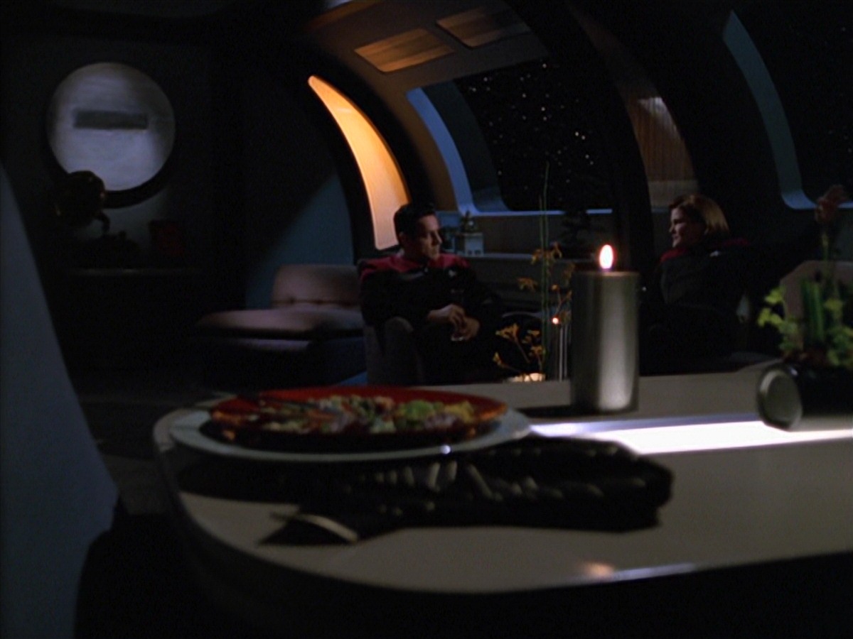 extant_StarTrek_VOY_7x11-Shattered_3533.jpg