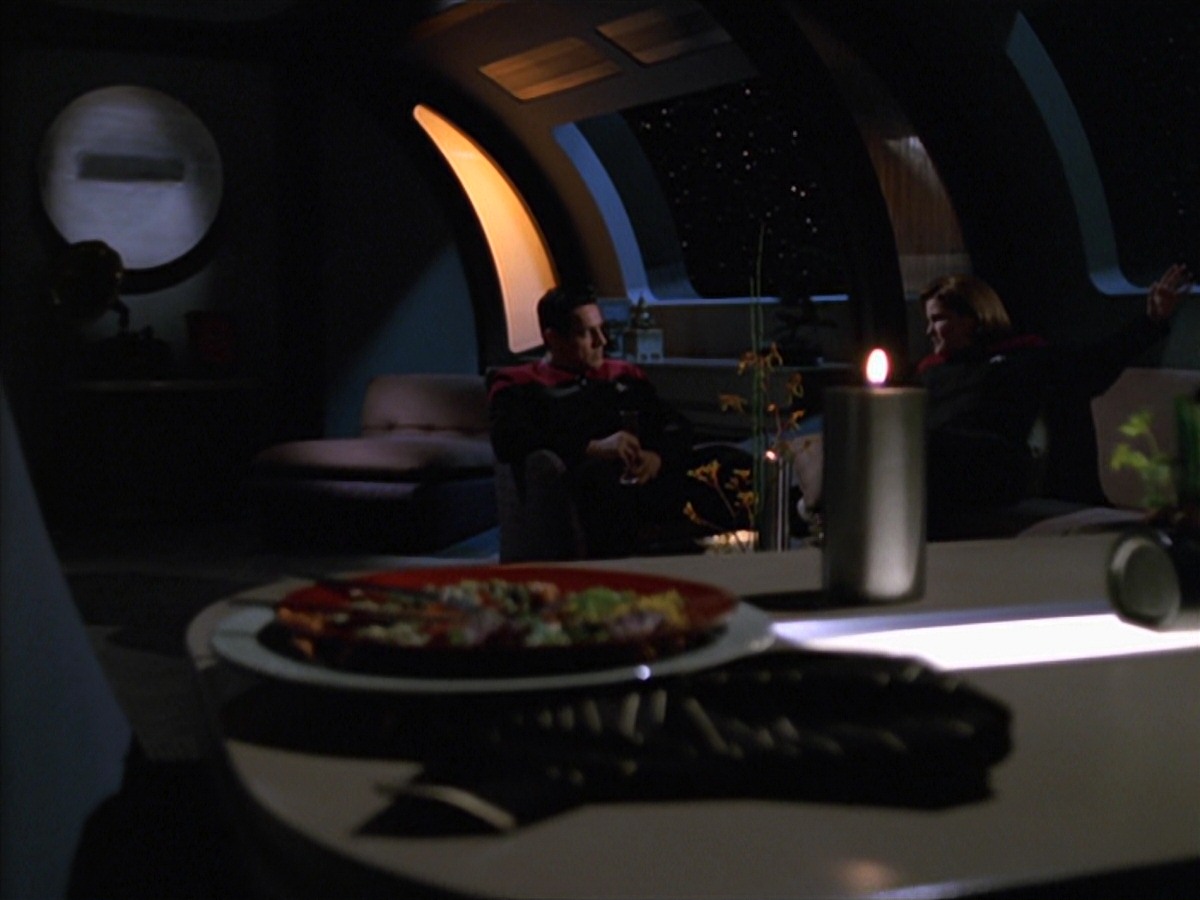 extant_StarTrek_VOY_7x11-Shattered_3534.jpg