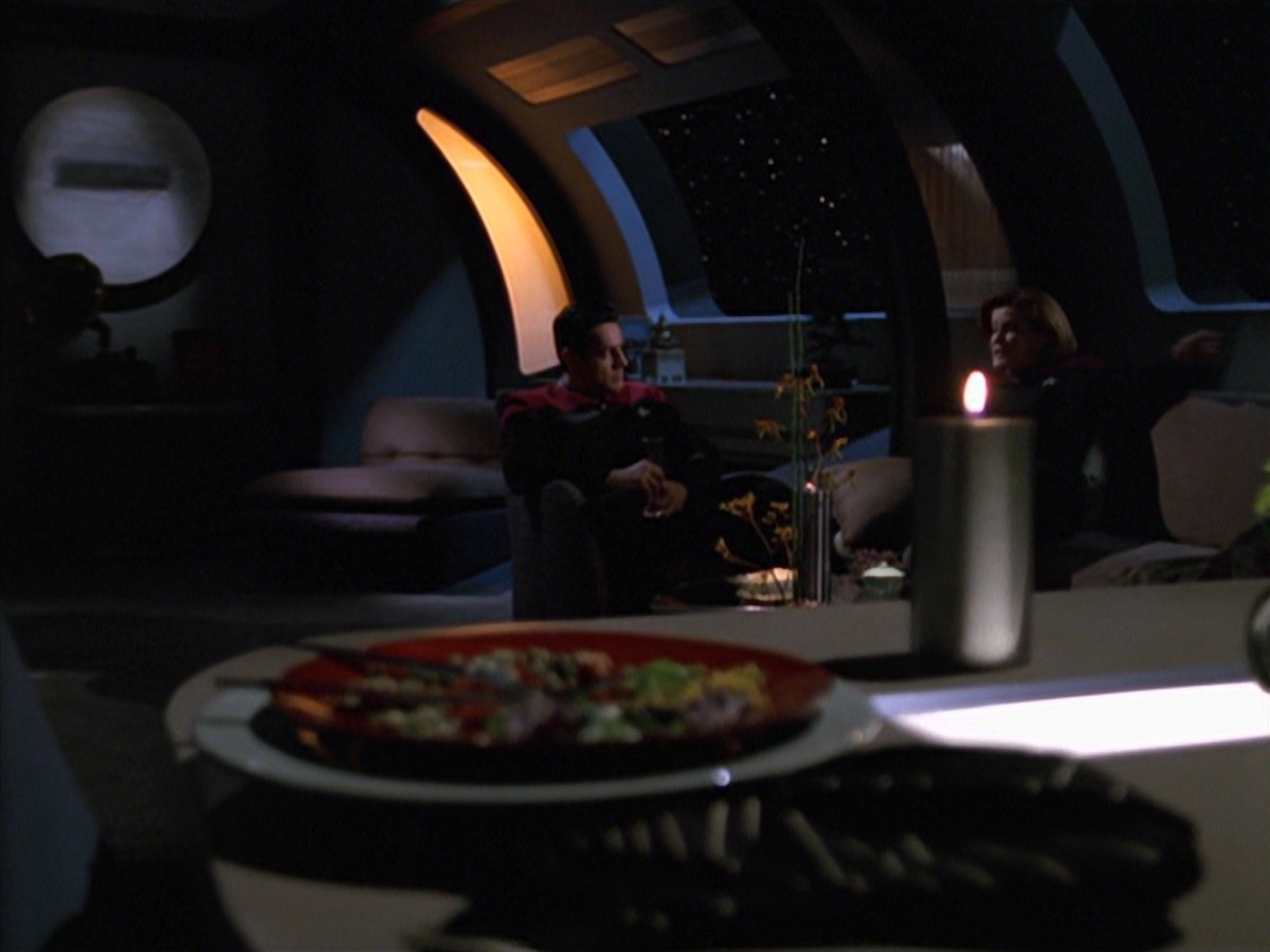 extant_StarTrek_VOY_7x11-Shattered_3535.jpg