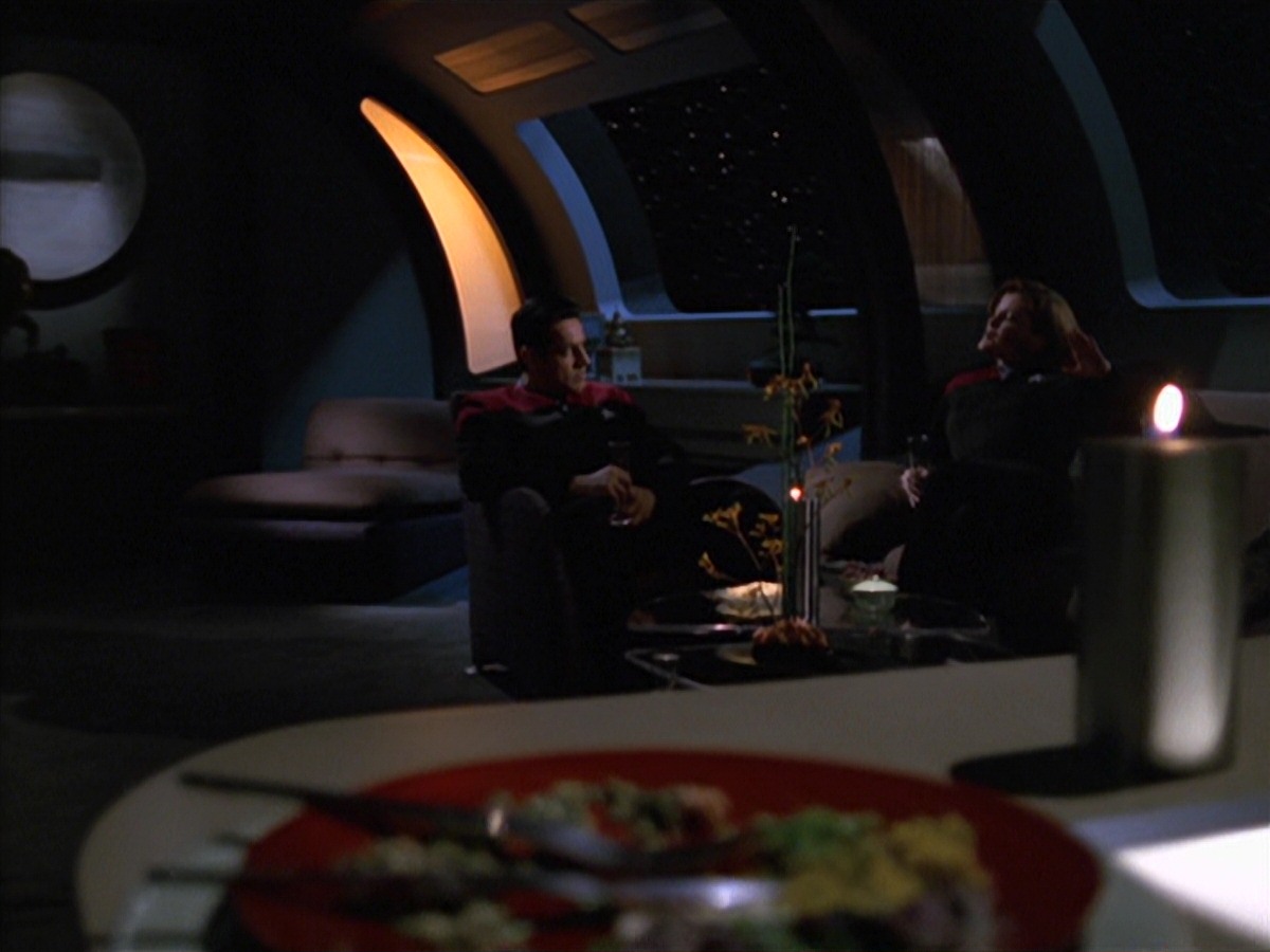 extant_StarTrek_VOY_7x11-Shattered_3537.jpg