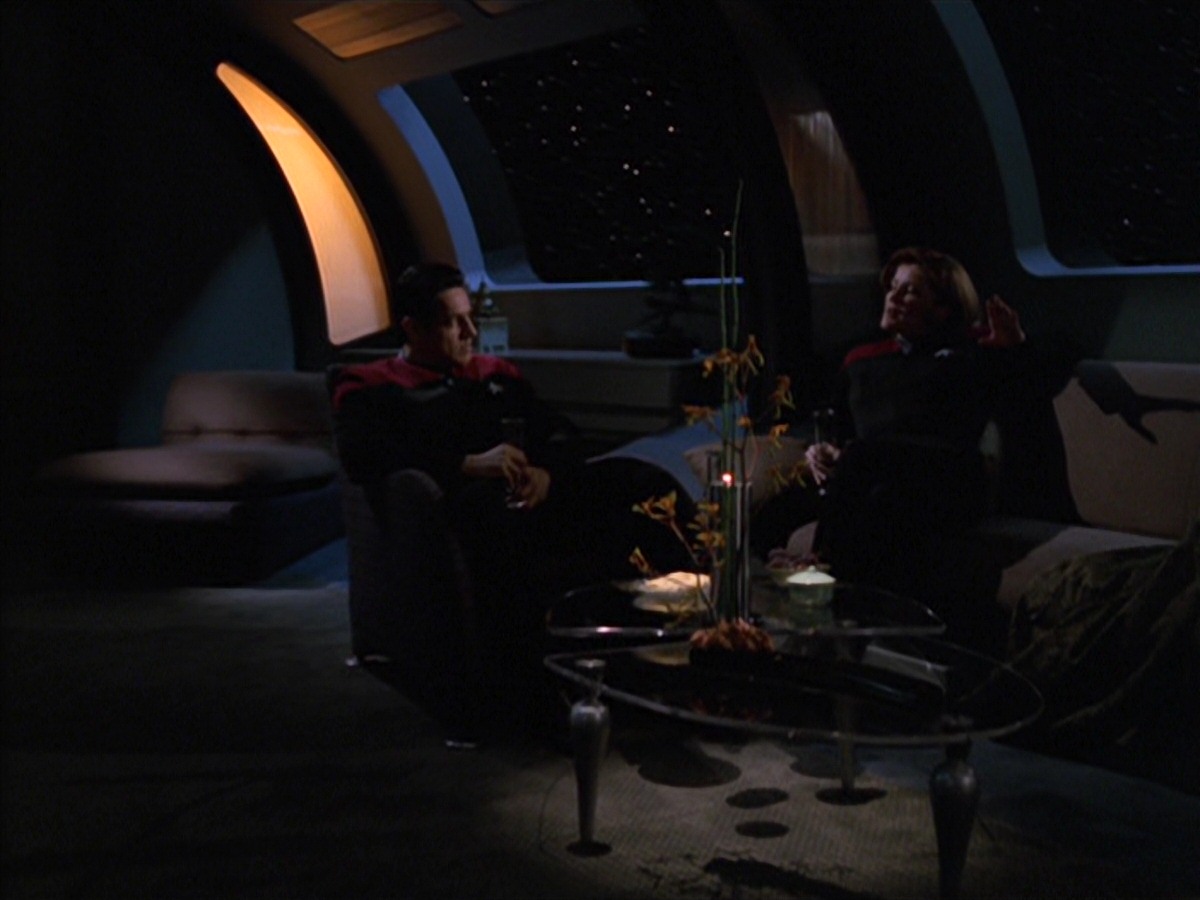 extant_StarTrek_VOY_7x11-Shattered_3540.jpg