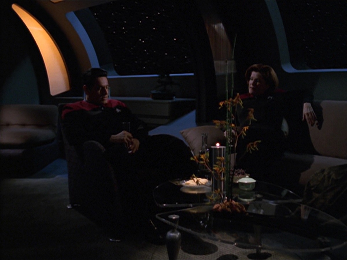 extant_StarTrek_VOY_7x11-Shattered_3544.jpg
