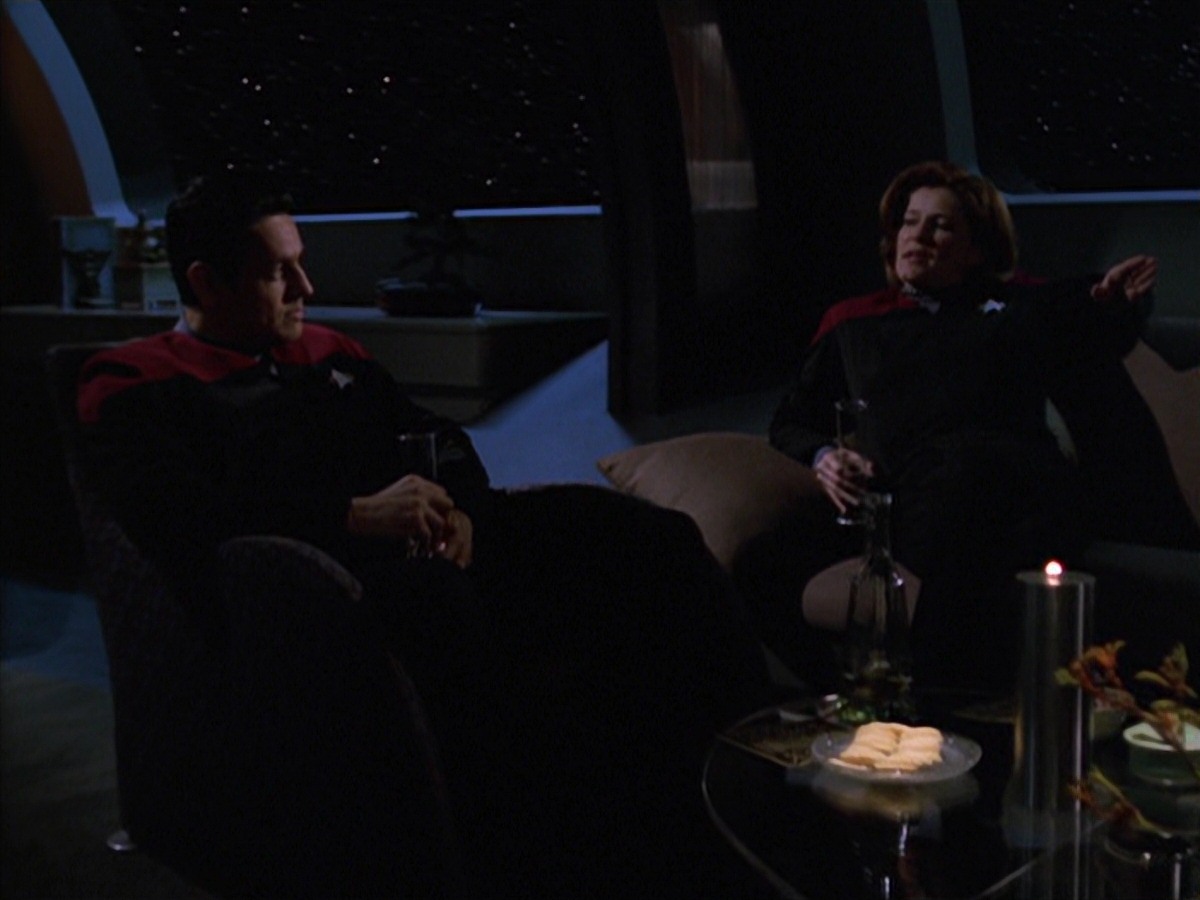 extant_StarTrek_VOY_7x11-Shattered_3550.jpg