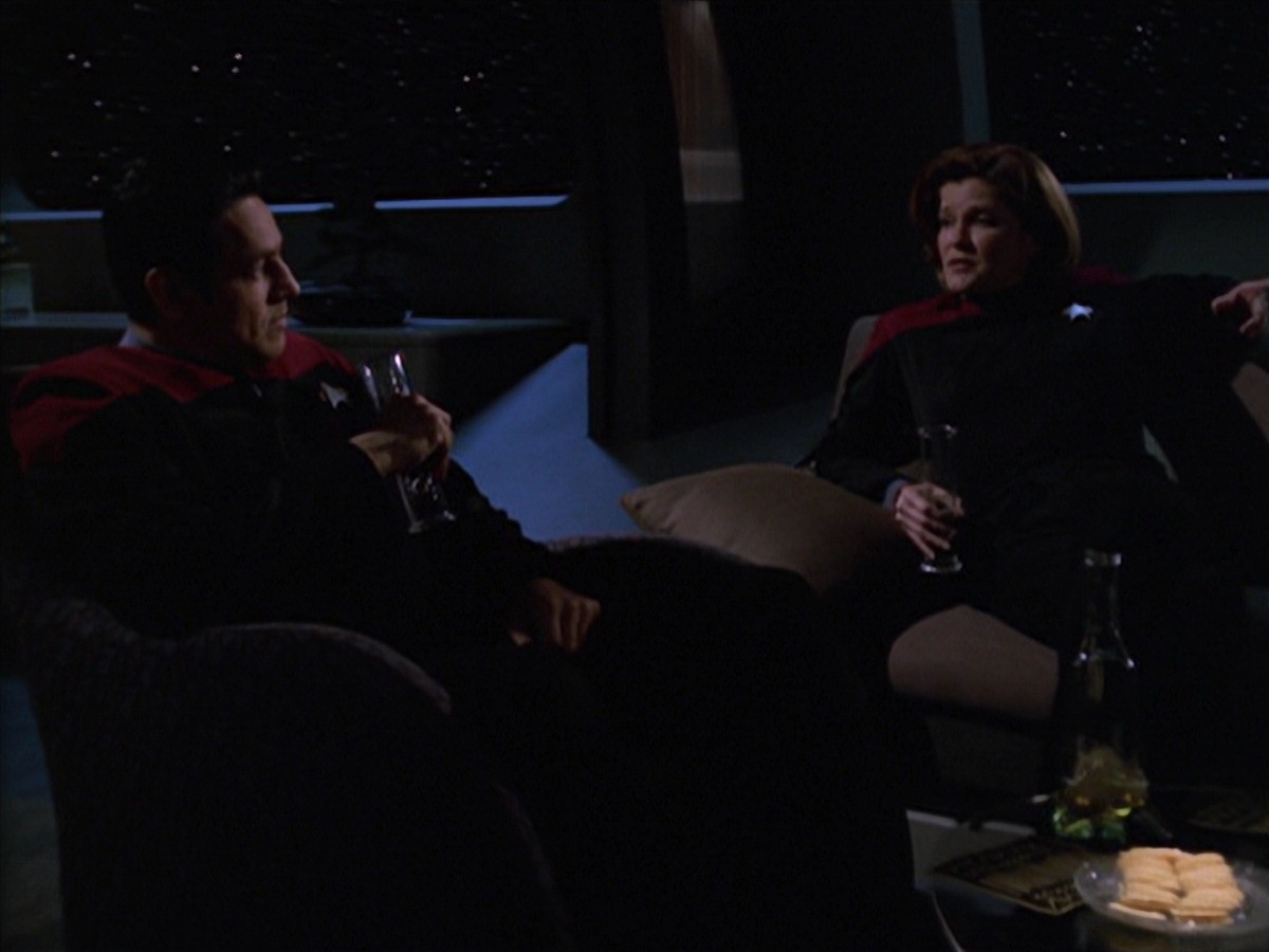 extant_StarTrek_VOY_7x11-Shattered_3553.jpg