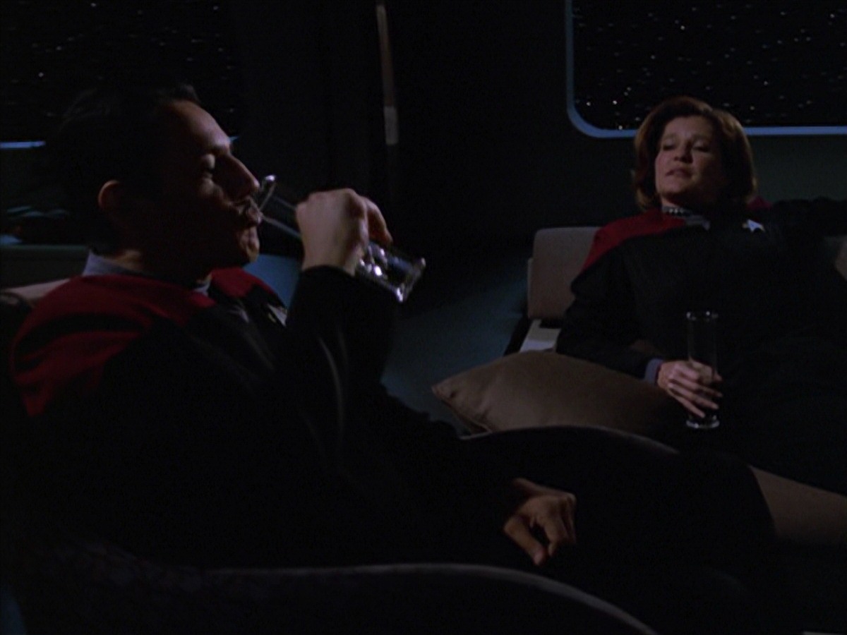 extant_StarTrek_VOY_7x11-Shattered_3560.jpg