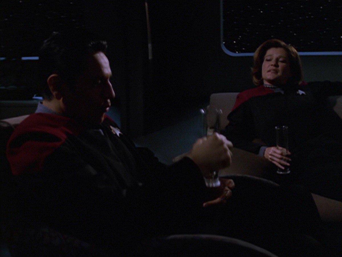 extant_StarTrek_VOY_7x11-Shattered_3561.jpg