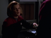 extant_StarTrek_VOY_7x11-Shattered_0181.jpg