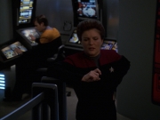 extant_StarTrek_VOY_7x11-Shattered_0616.jpg