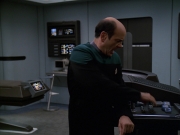 extant_StarTrek_VOY_7x11-Shattered_0885.jpg